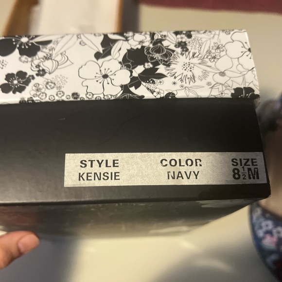 Kensie Red and Black Floral Platform Sandals - Picture 4 of 4